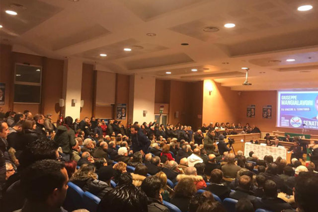 Grande successo di pubblico all'incontro di Giuseppe Mangialavori, candidato al senato,  con la cittadinanza vibonese tenutosi ieri mercoledì 14 Febbraio.